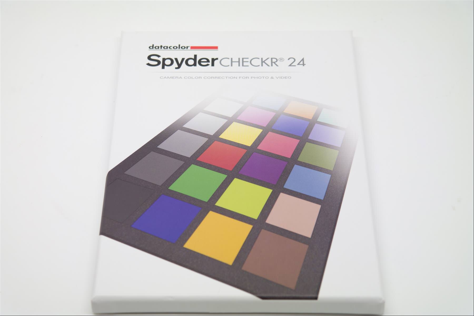 [玩攝影45] SpyderCHECKR 24 校色卡，還給你最精準漂亮的照片色彩