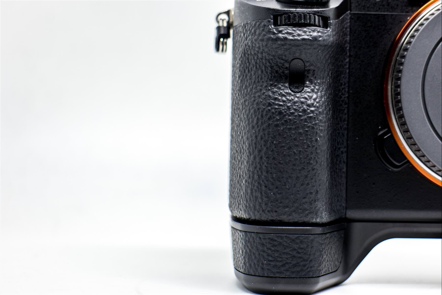 [玩攝影58] GP-X1EM Sony A7 手把，讓你相機握的更緊、舒適，快意的拍攝