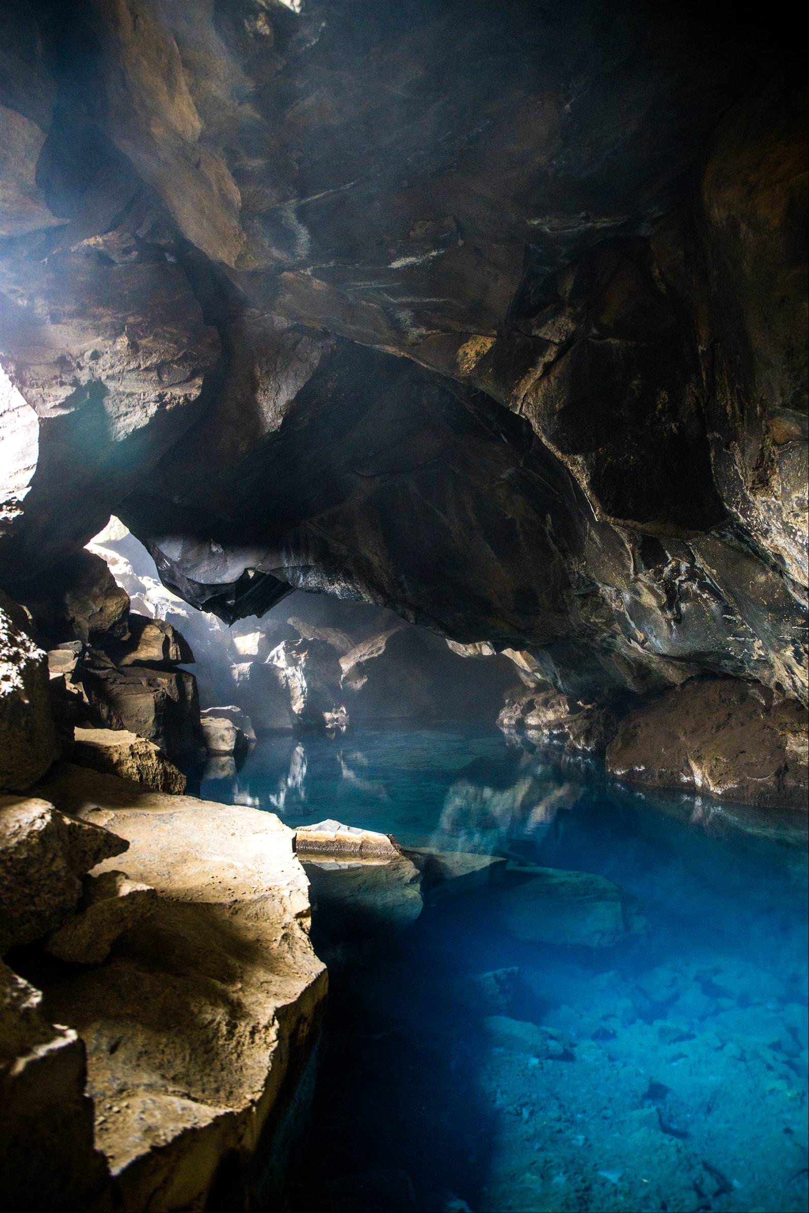 [冰島/北岸] 地洞溫泉 Grjotagja cave , 別有洞天奇景，冰與火之歌拍片場景
