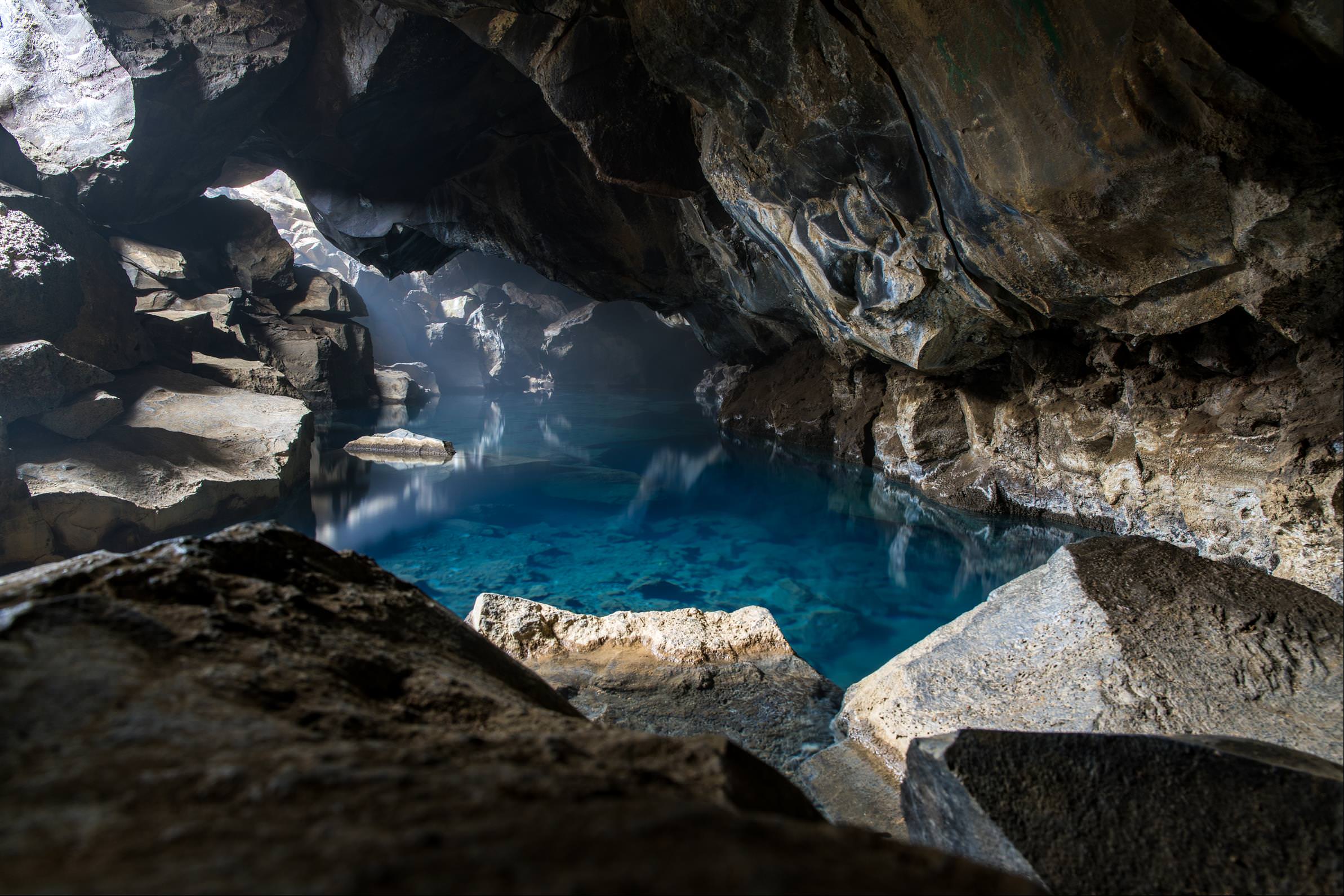 地洞溫泉 Grjotagja cave