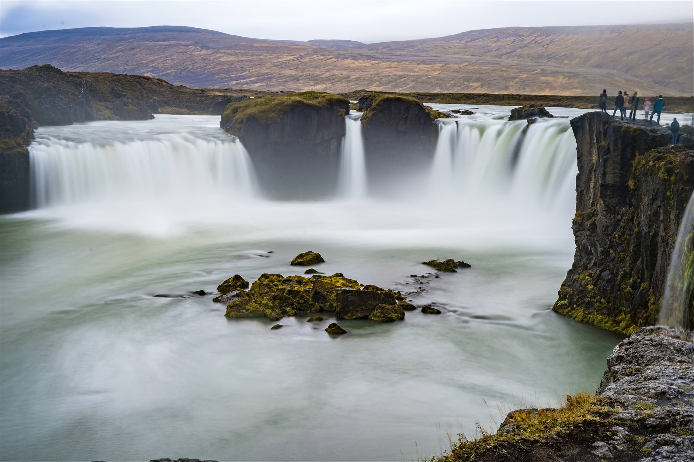 [2017冰島旅程] 冰島自助第 08 天：米湖 - 眾神瀑布 - 阿克雷里 - 布倫迪歐斯