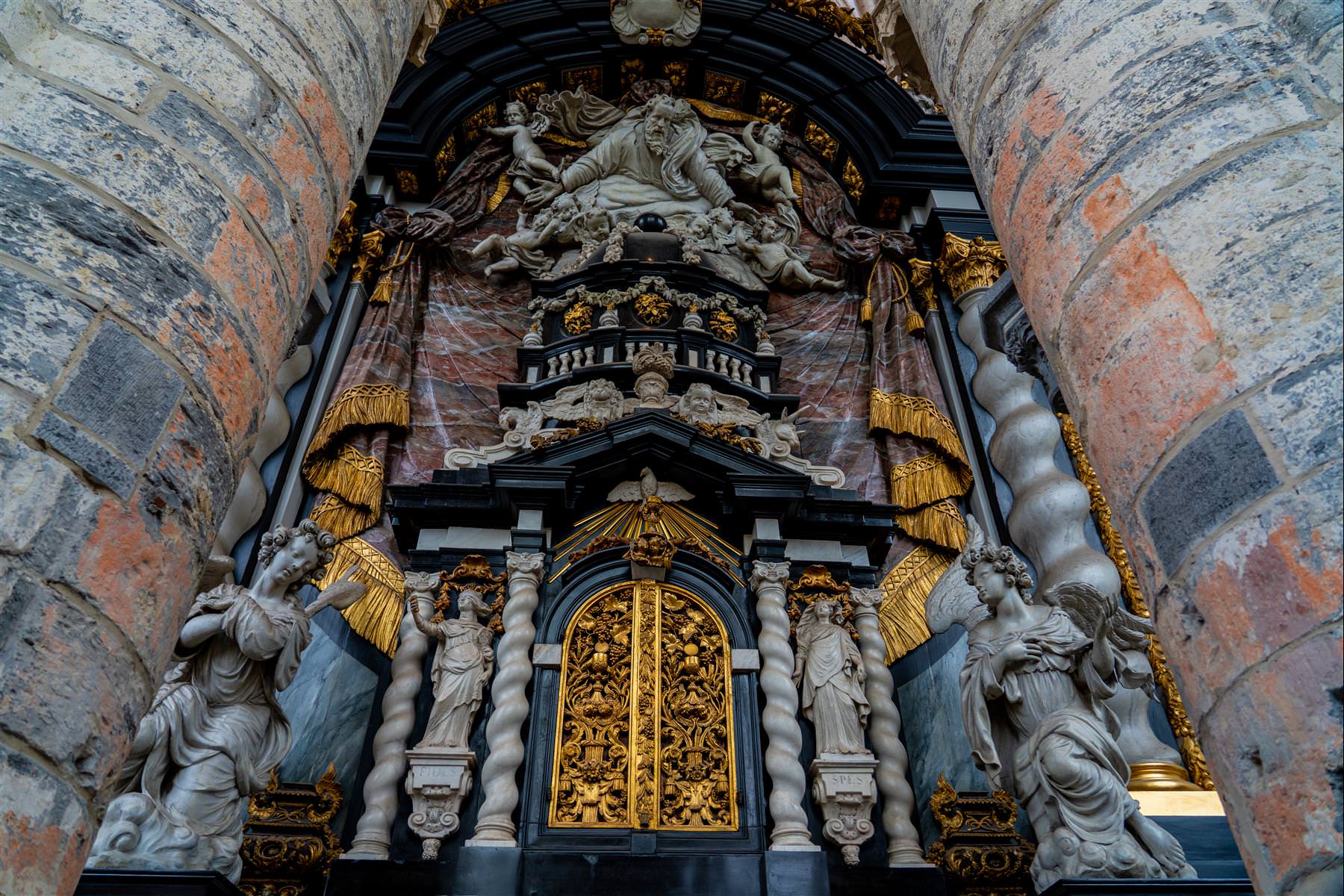 [比利時/根特] 聖尼閣老教堂 Sint Nikklaaskerk，混合哥德式與羅馬式風格教堂
