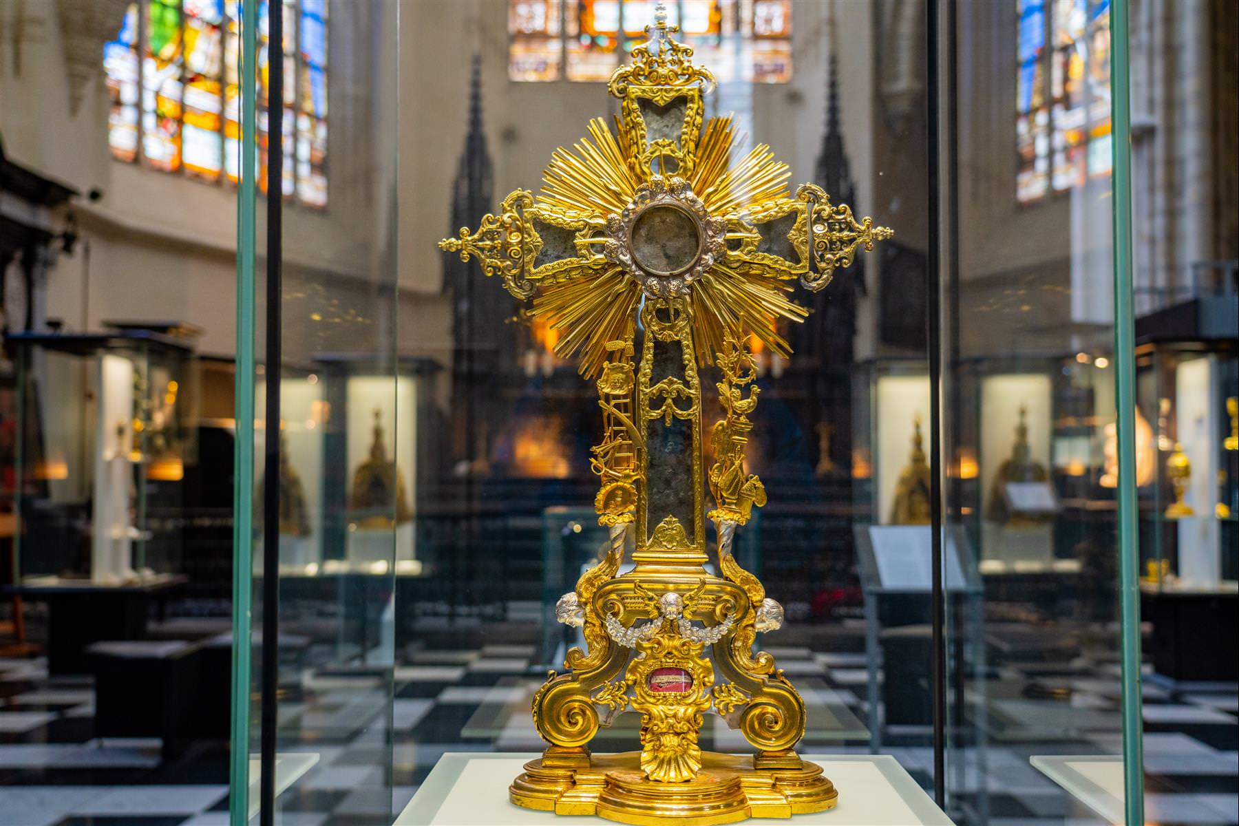 [比利時/布魯塞爾] 聖米歇爾古都勒大教堂 ，裡頭有漂亮收藏的聖物珍寶室