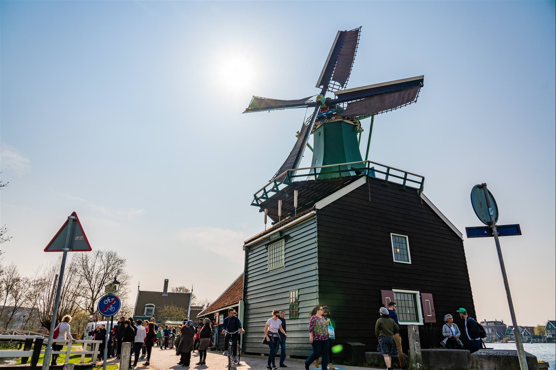 [荷蘭/贊丹] 風車村贊丹 Zaandam，漂亮的風車齊聚在這，有風車村之稱