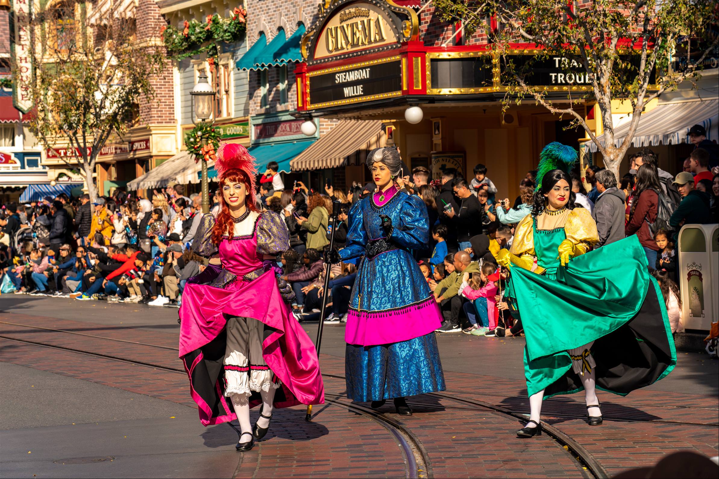 [美國/洛杉磯] 迪士尼經典樂園 Disneyland Park ，迪士尼角色遊行分享 / 路線 / 角色 / 影片