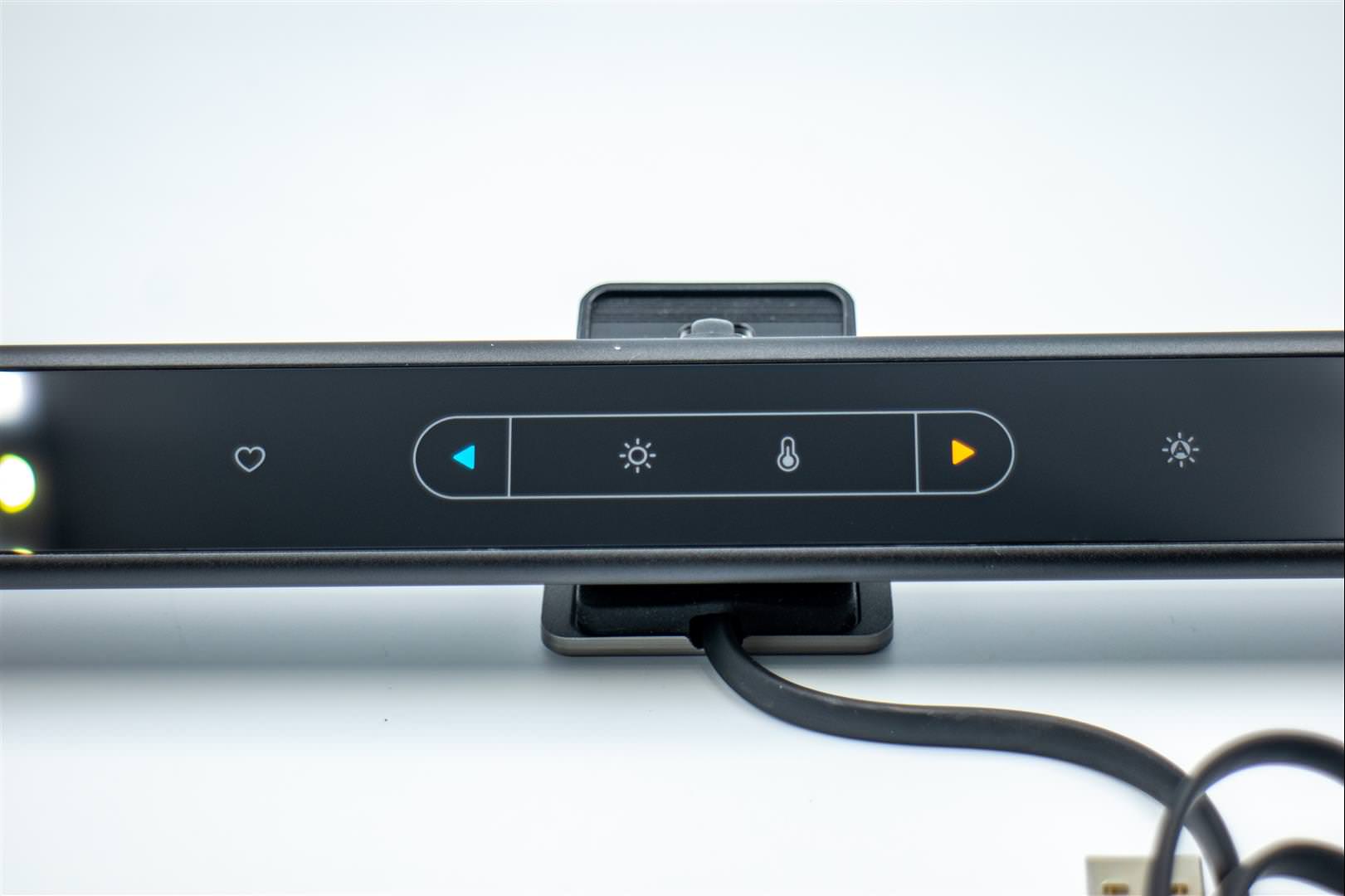 [3C 開箱] BENQ ScreenBar Lite 智能掛燈 - 筆電專用，筆電族最聰明的隨行抬燈選擇