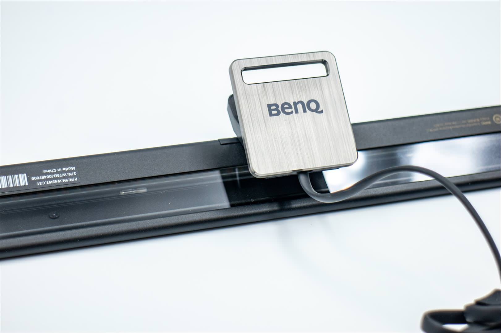 [3C 開箱] BENQ ScreenBar Lite 智能掛燈 - 筆電專用，筆電族最聰明的隨行抬燈選擇