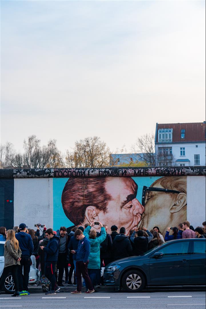 [德國/柏林] 東邊畫廊 ，柏林圍牆僅存最後遺址，名畫「兄弟之吻」柏林圍牆曾有歷史
