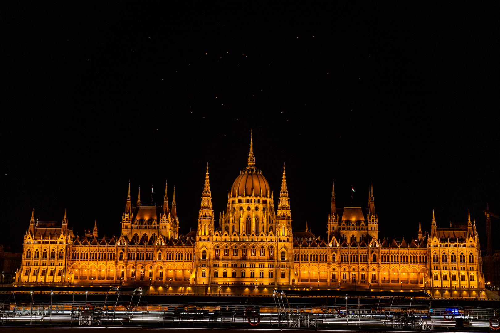[匈牙利/布達佩斯] 布達佩斯散步路線 ，國會大廈 - 多瑙河岸鞋子、鏈橋、漁人堡