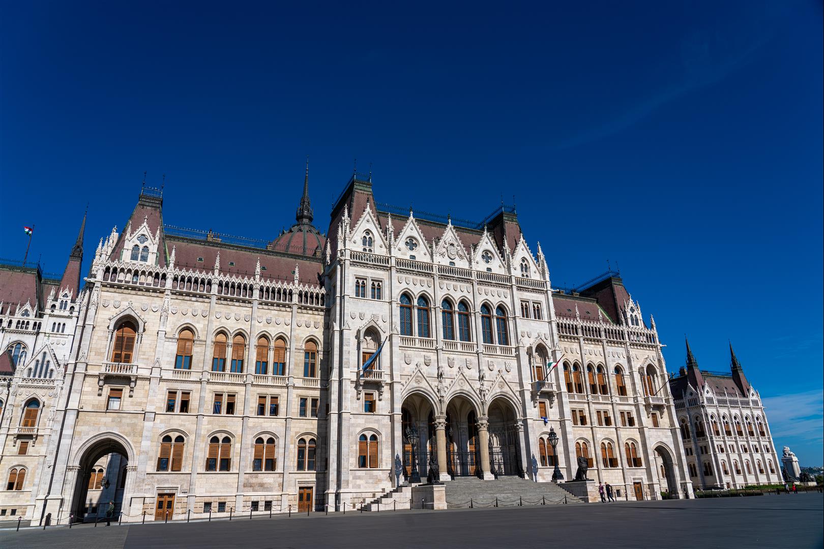 [2019 中歐攝影旅行] Day03 - 匈牙利/布達佩斯、國會大廈、漁人堡、馬加什教堂
