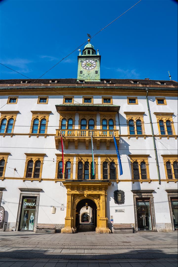 [2019 中歐攝影旅行] Day06 - 格拉茲 Graz 老城區觀光、城堡山纜車、格拉茲夜遊