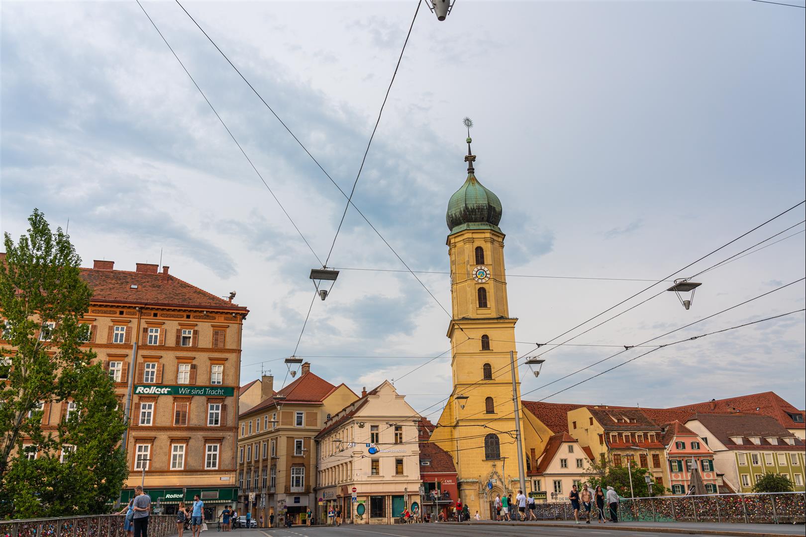 [2019 中歐攝影旅行] Day06 - 格拉茲 Graz 老城區觀光、城堡山纜車、格拉茲夜遊