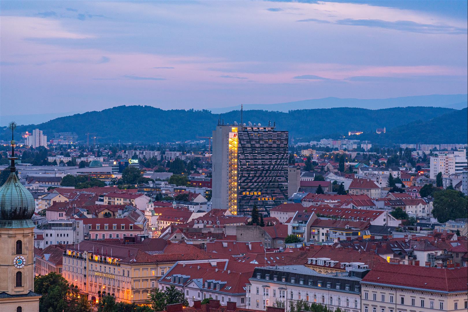 [2019 中歐攝影旅行] Day06 – 格拉茲 Graz 老城區觀光、城堡山纜車、格拉茲夜遊