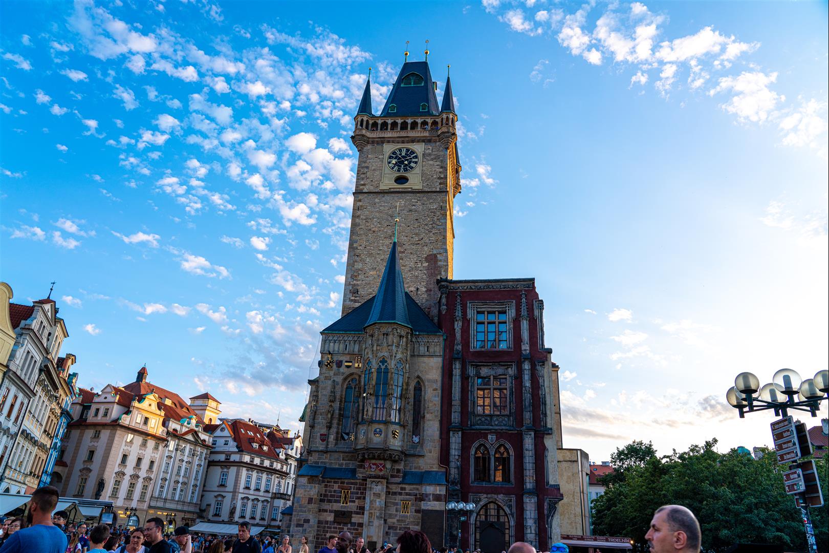 [2019 中歐攝影旅行] Day12 - 庫倫洛夫 Krumlov、布拉格 Praha、查理大橋、天文鐘、老城廣場
