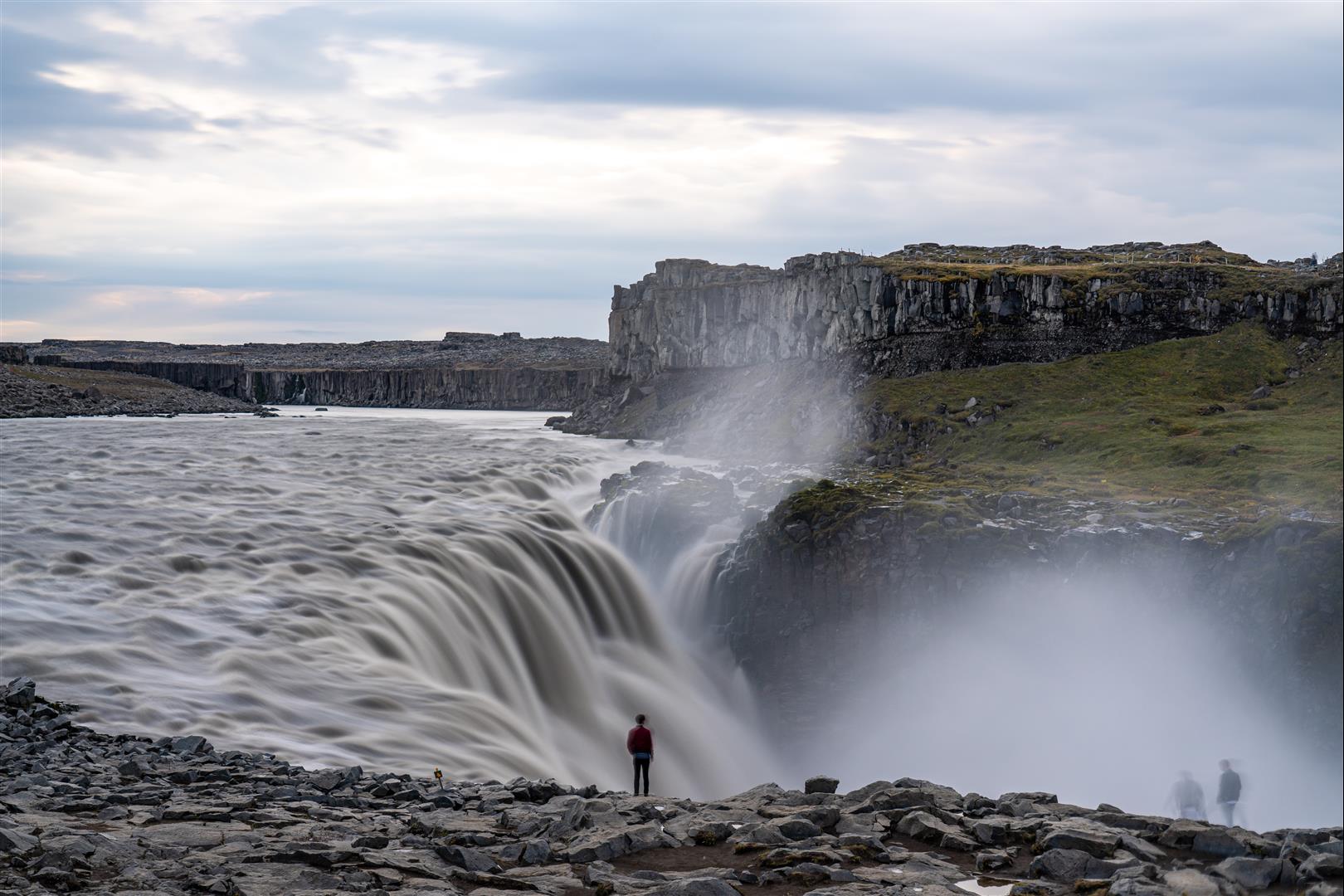 [冰島] 2019 冰島極光自助旅行 Day04 – 阿克雷里、上帝瀑布、胡薩維克、黛提瀑布、米湖
