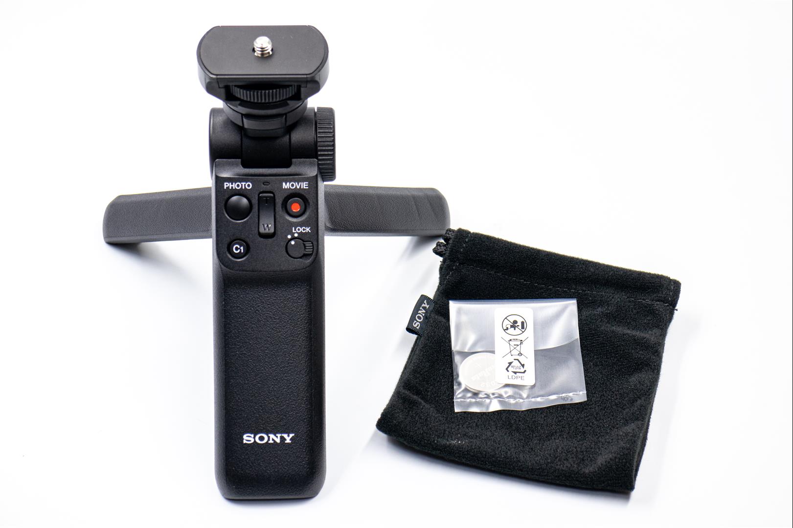 [比攝影111] Sony ZV-E10 開箱，樂拍一天手持握把組告，主打影片創作而設計