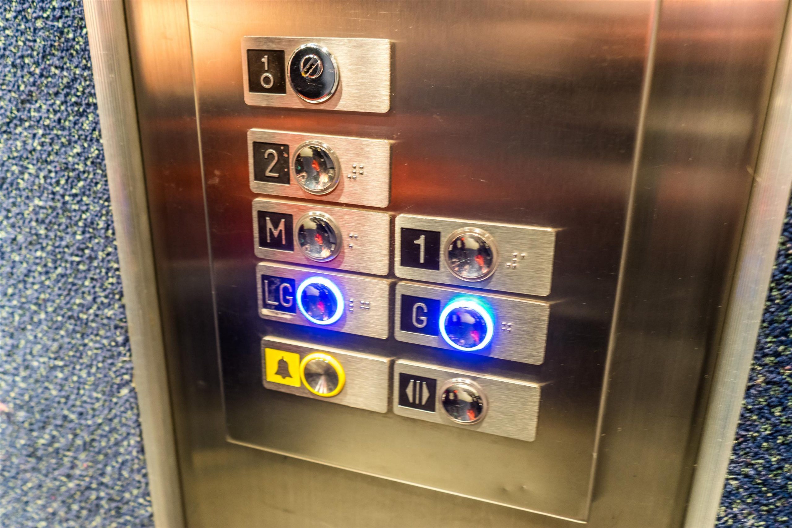 [照片之後074] 有趣的電梯按鍵面板設計
