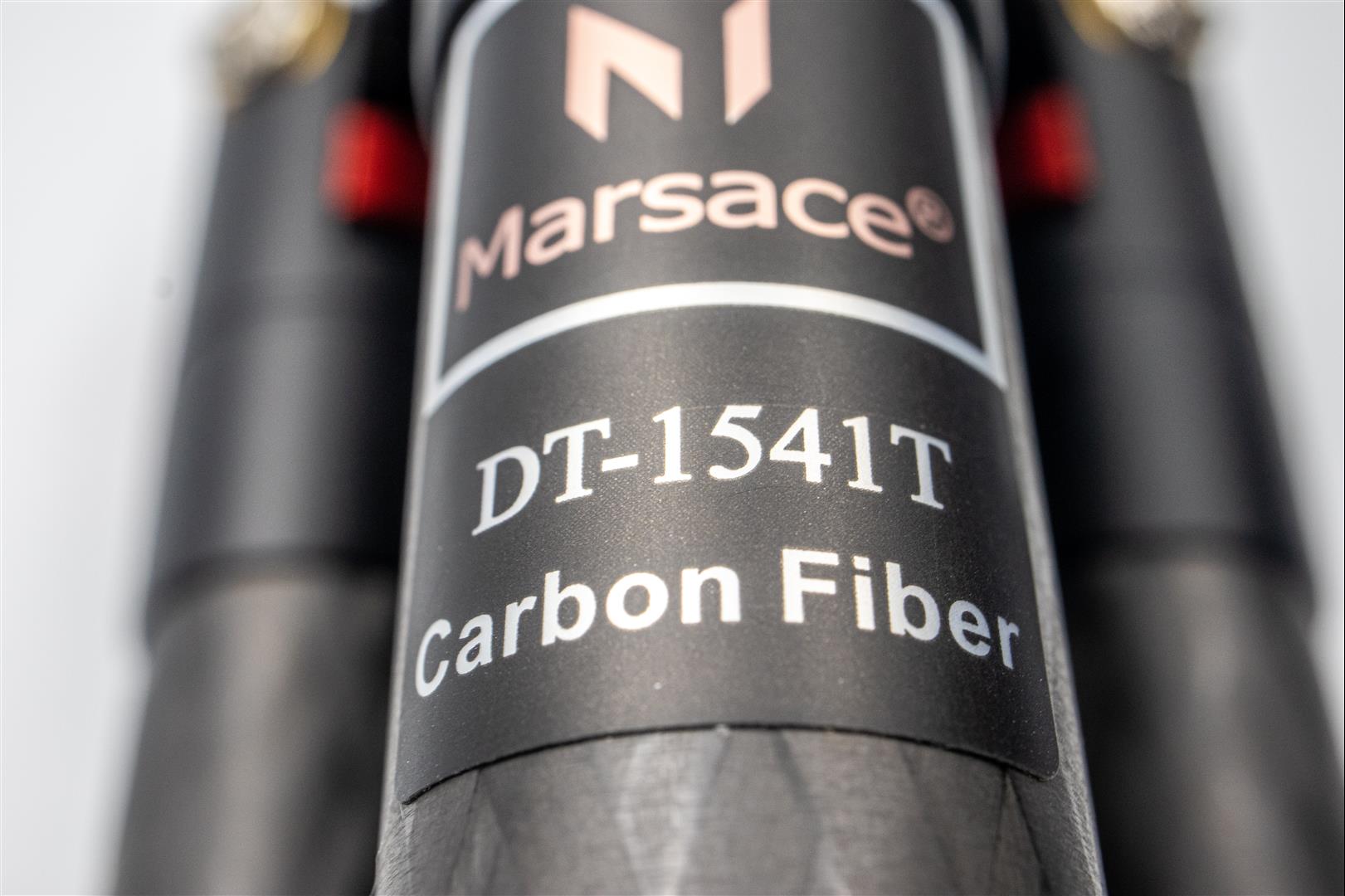 [玩攝影104] Marsace DT-1541 開箱，輕量入門級碳纖維腳架