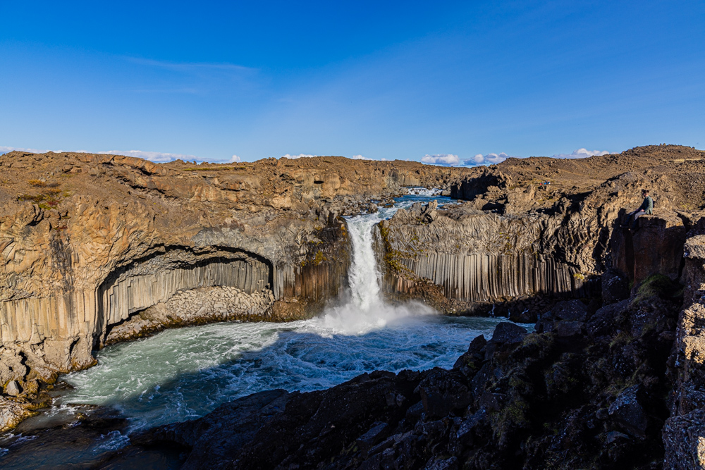 [冰島/北岸] 新娘婚紗瀑布 Aldeyjarfoss，就像新娘背影的瀑布景觀