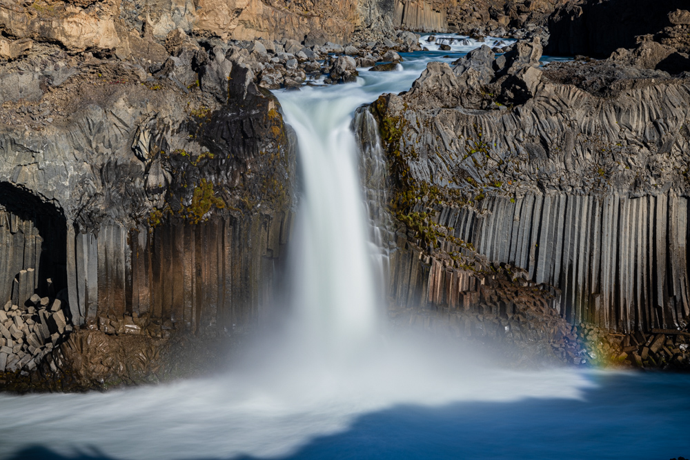 [冰島/北岸] 新娘婚紗瀑布 Aldeyjarfoss，就像新娘背影的瀑布景觀