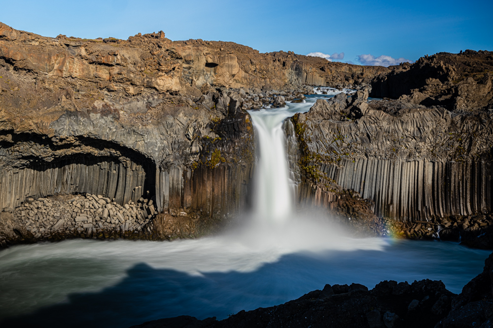 [冰島/北岸] 新娘婚紗瀑布 Aldeyjarfoss，就像新娘背影的瀑布景觀