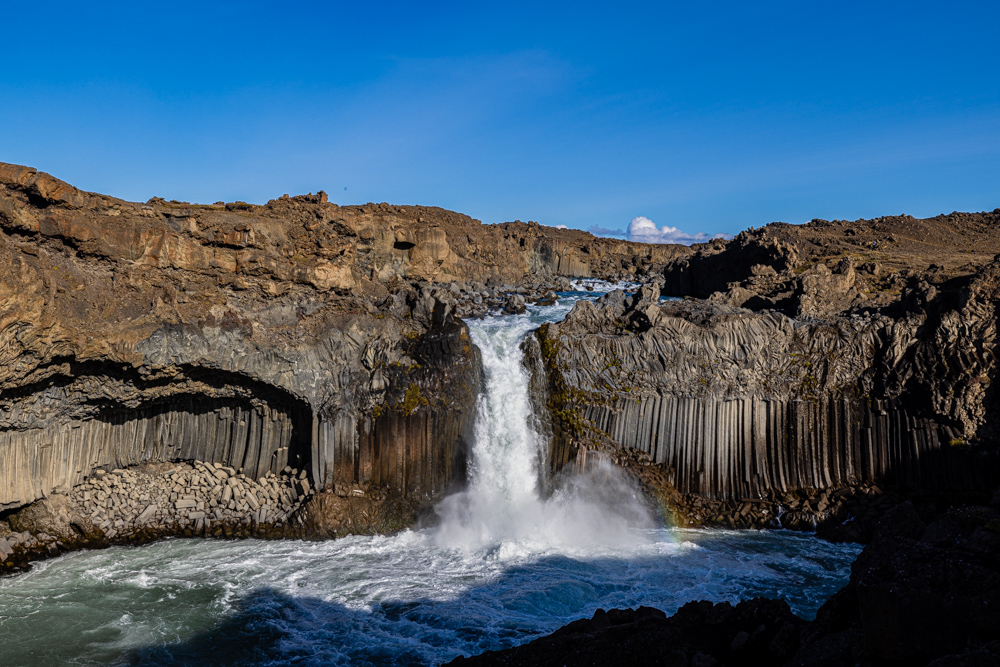 [冰島/北岸] 新娘婚紗瀑布 Aldeyjarfoss，就像新娘背影的瀑布景觀