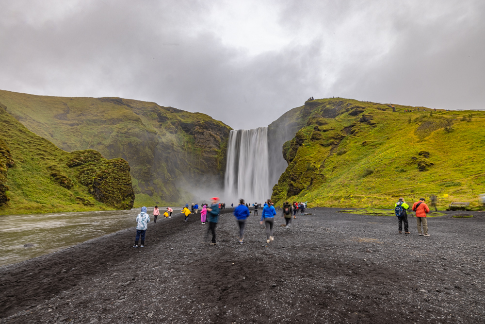 [2023 冰島環島 16 日] Day03 冰島南岸、火口湖、塞里雅蘭瀑布、斯科加瀑布、黑沙灘