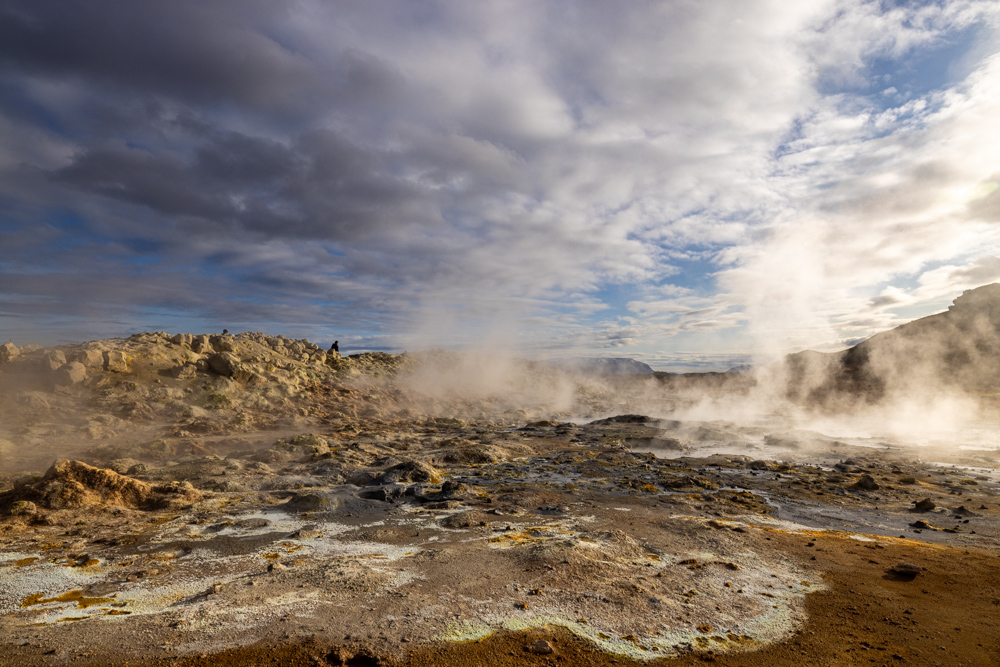 [2023 冰島環島 16 日] Day09 地熱區、惠爾火山、洞穴溫泉、黑色城堡