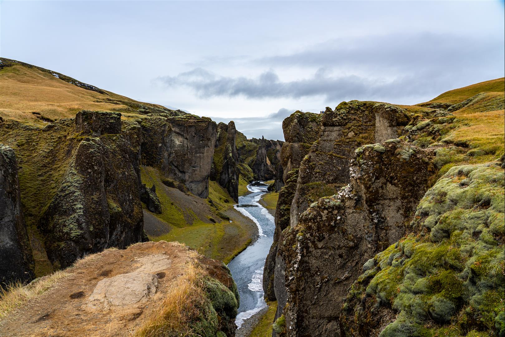 [冰島景點] 冰島東南岸景點 - 羽毛峽谷 Fjaðrárgljúfur