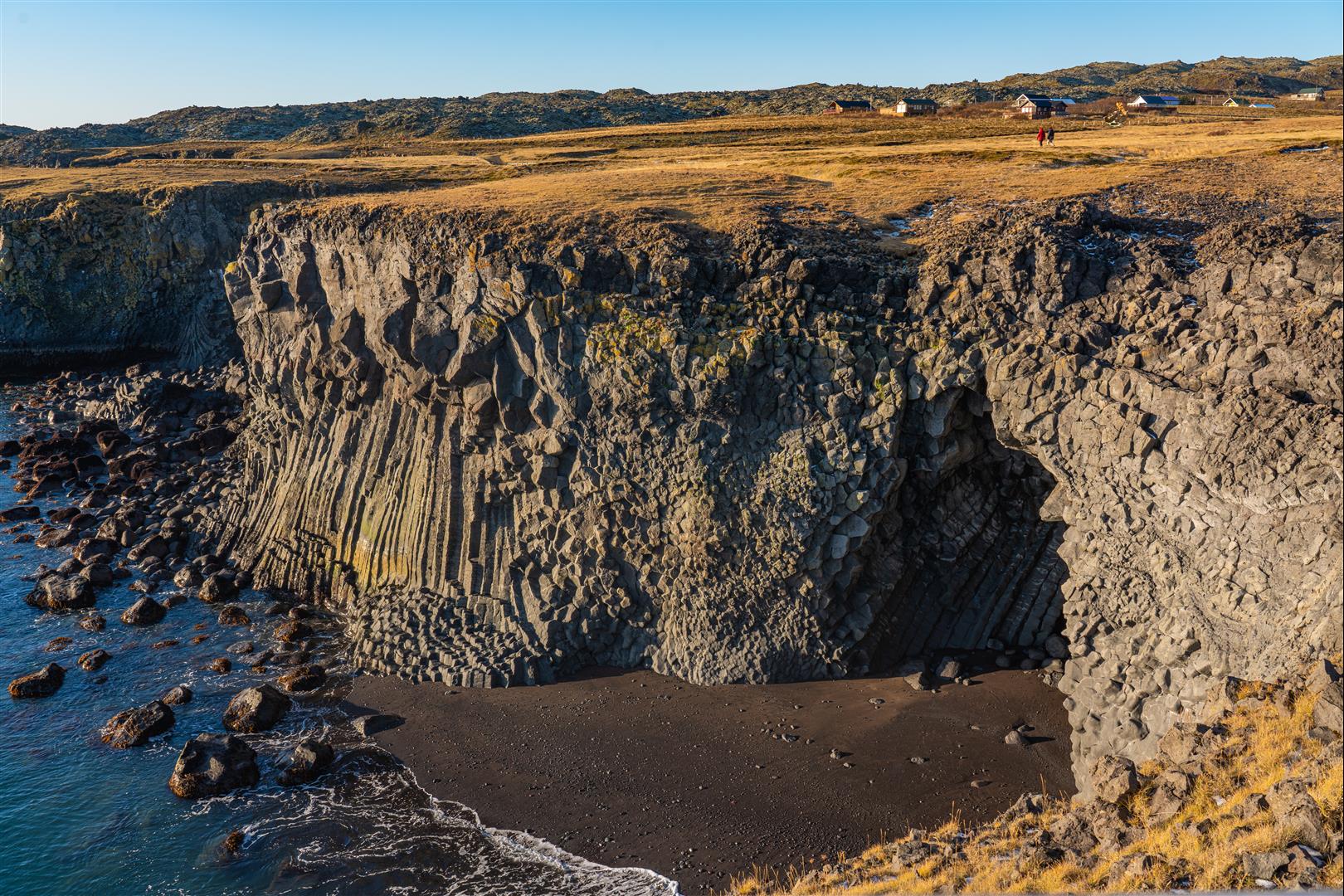 [冰島景點] 阿爾納斯塔皮 Arnarstapi - 斯奈山半島南岸最大漁港小鎮