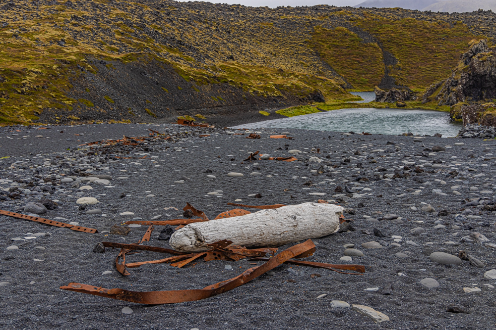 [2023 冰島環島 16 日] Day15 教堂山、極西角燈塔、阿爾納斯塔皮、沉船灣、黑教堂