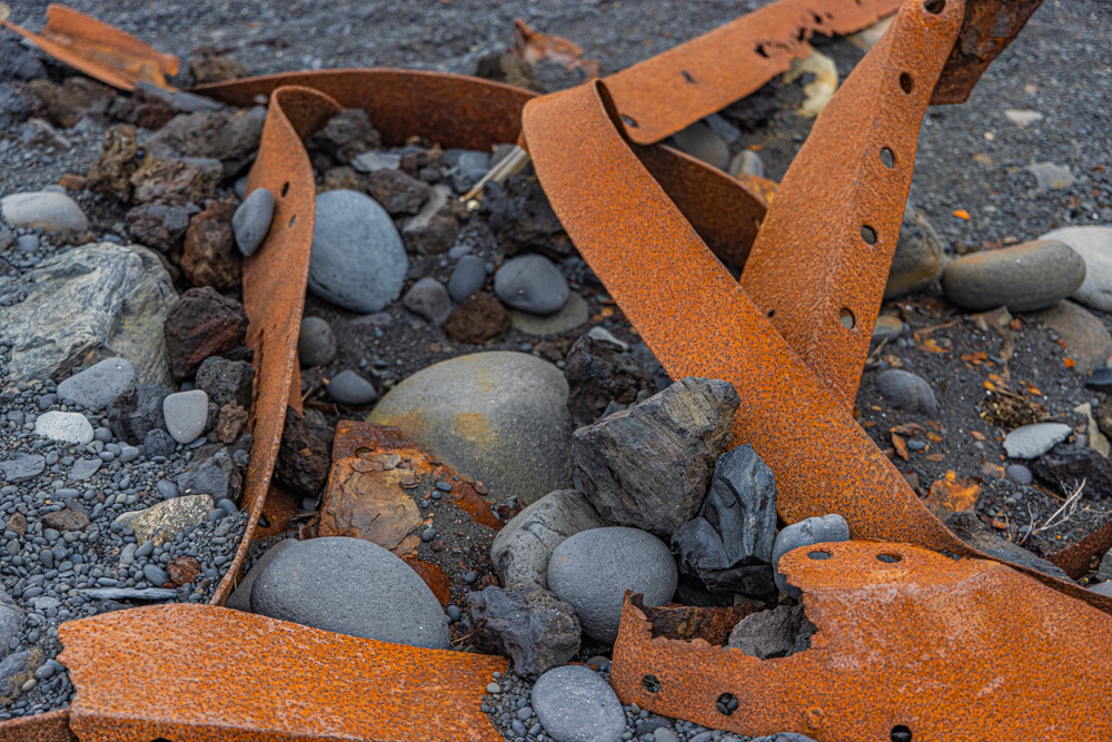 [2023 冰島環島 16 日] Day15 教堂山、極西角燈塔、阿爾納斯塔皮、沉船灣、黑教堂