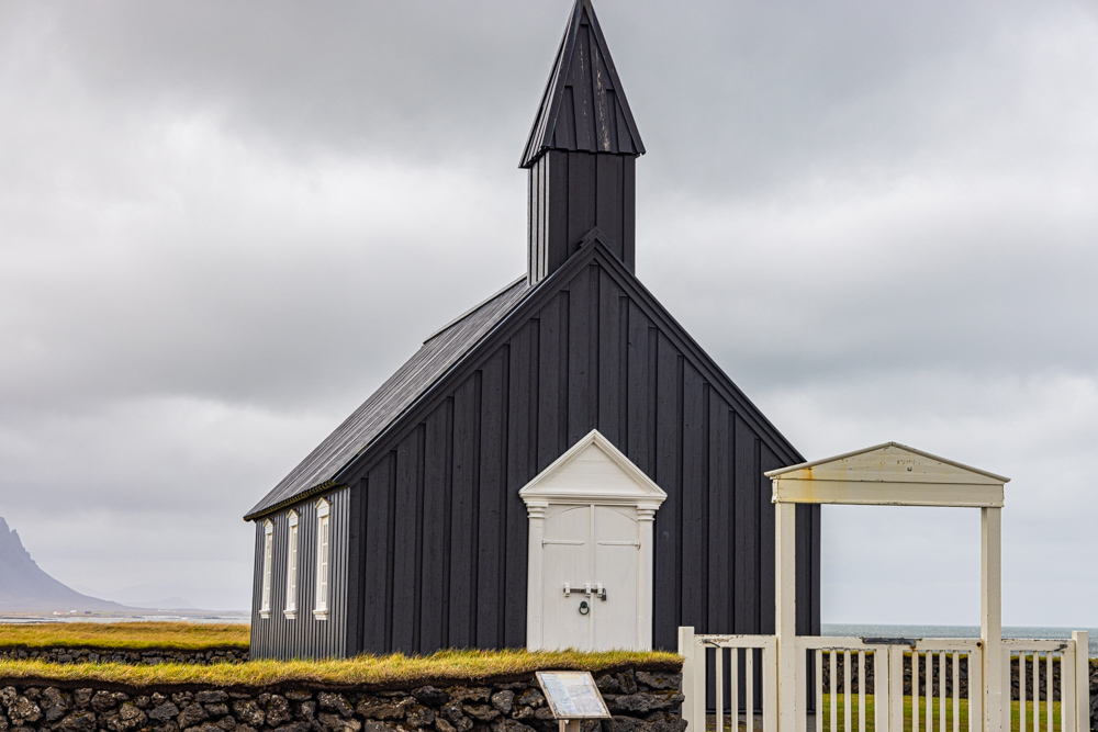 [2023 冰島環島 16 日] Day15 教堂山、極西角燈塔、阿爾納斯塔皮、沉船灣、黑教堂