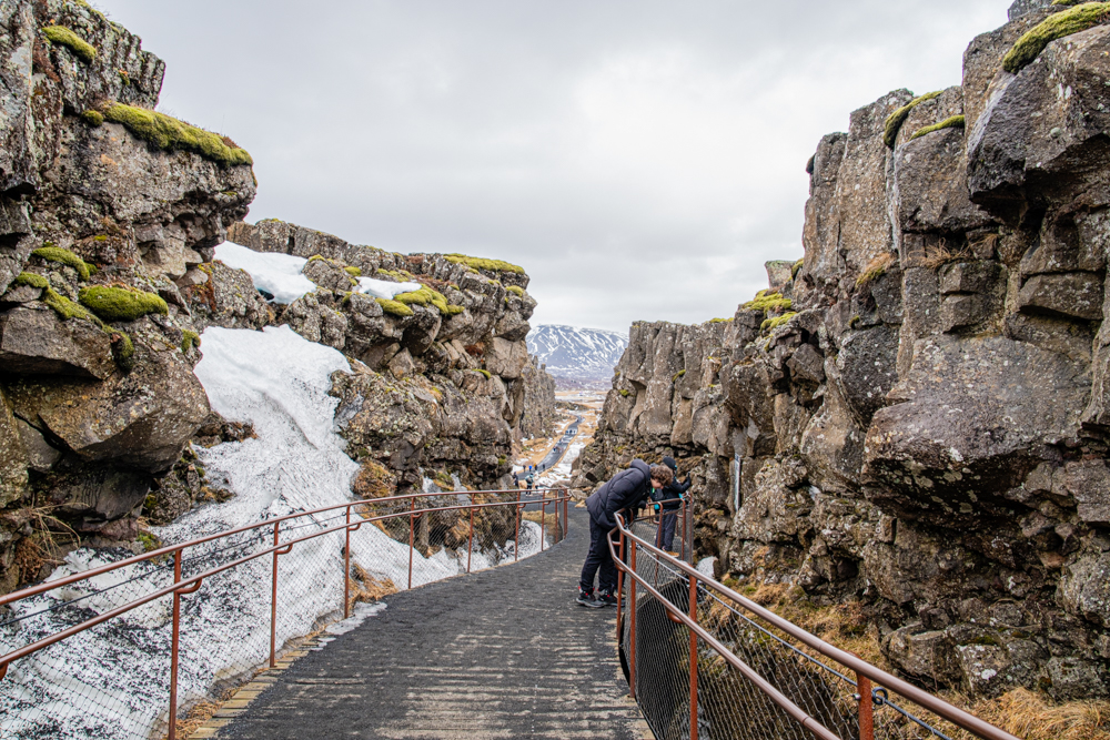 [2024/03 冰島環島] Day03 冰島金圈、火口湖、間歇泉、辛格維爾國家公園、黃金瀑布
