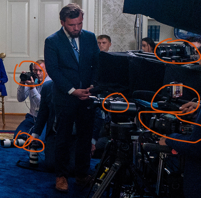 [攝影趣事123] 拜登最後一次演講，記者們都用什麼相機