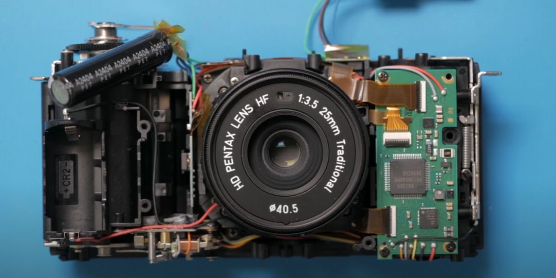 [3C NEWS] 目前最潮底片機 Pentax 17，拆解給你看