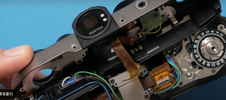 [3C NEWS] 目前最潮底片機 Pentax 17，拆解給你看
